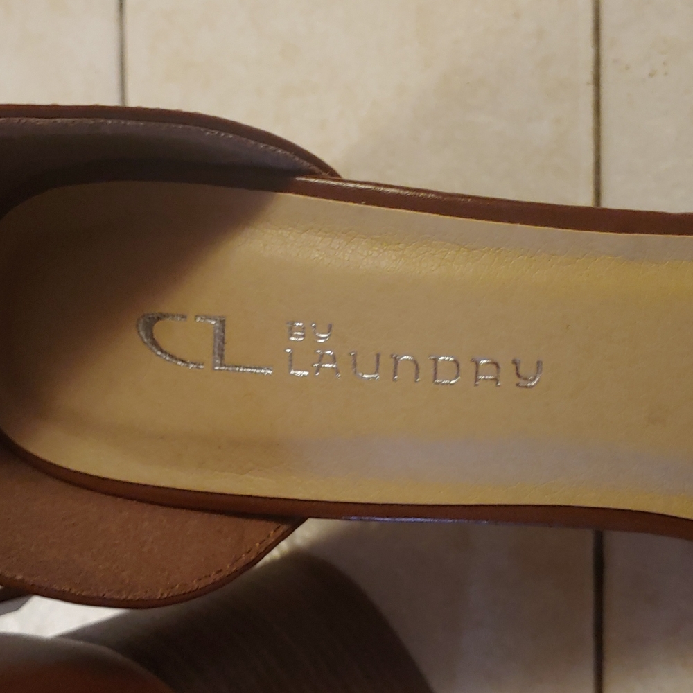 Sandals - Picture 2 of 3